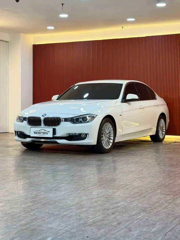BMW 320i Luxury F30 2015
