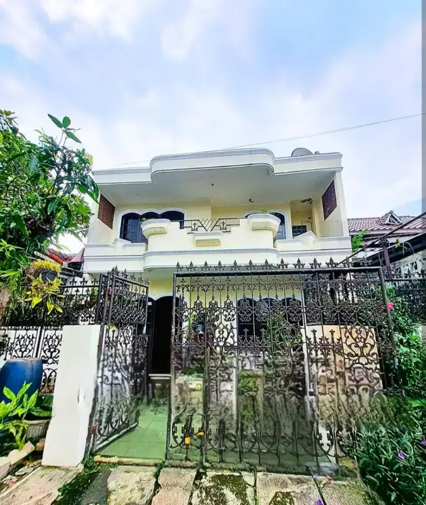DIJUAL RUMAH 2 LANTAI DEKAT TOLL CISALAK