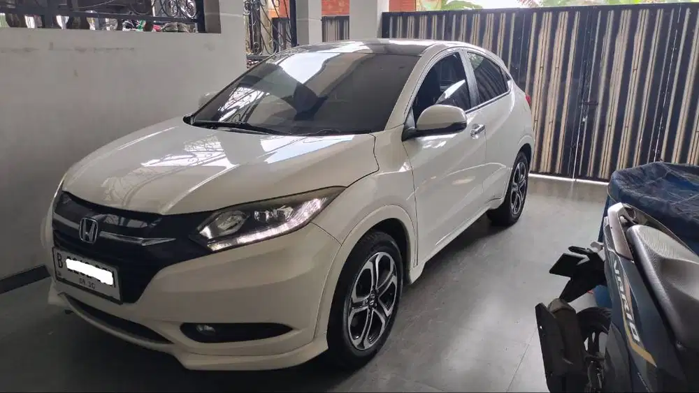 Honda HR-V Prestige 2015 Putih Mutiara – Low KM, Siap Pakai