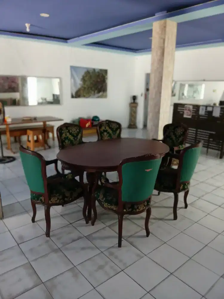 Meja makan jati