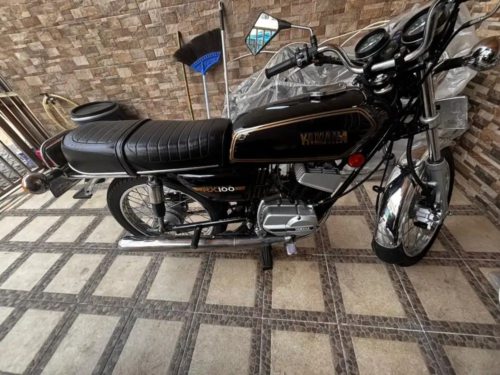 Jual motor tua rx100 1977 kondisi bagus
