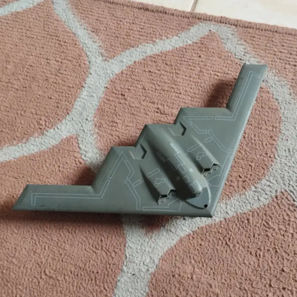 Mainan Miniatur Pesawat Pengebom B-2 Spirit
