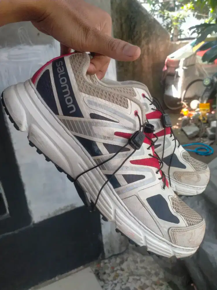 Salomon mission x-4 size 42/43