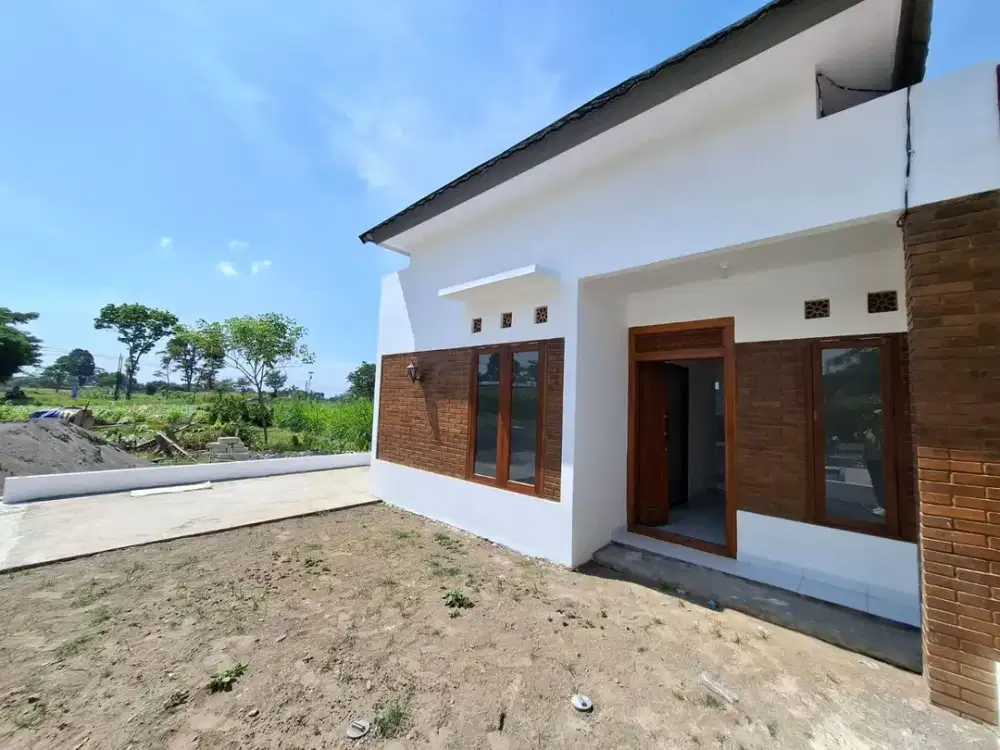 Rumah Baru Modern Eksklusif Pintu Gebyok SHM Aman Harga Nego