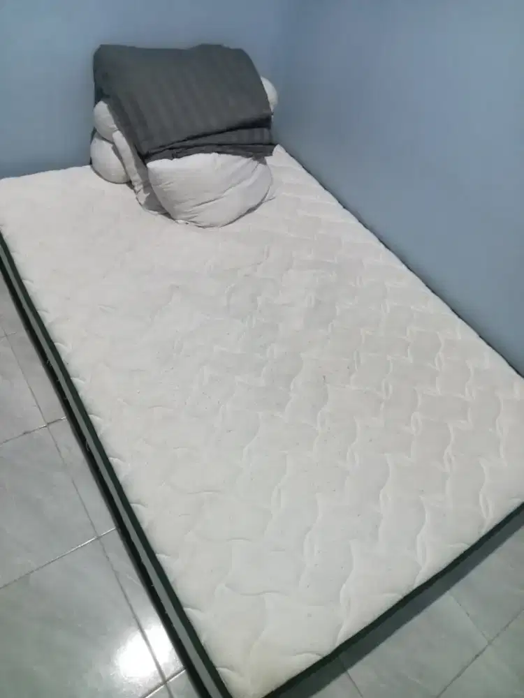Kasur mooswood 140*200 pemakaian 6 bulan (NEGO SAJA)