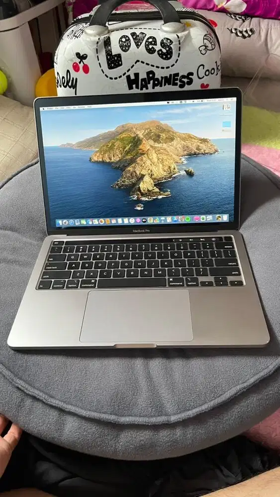 Macbook Pro Ram 8 / 256gb Touchbar 13inch mulus istimewa