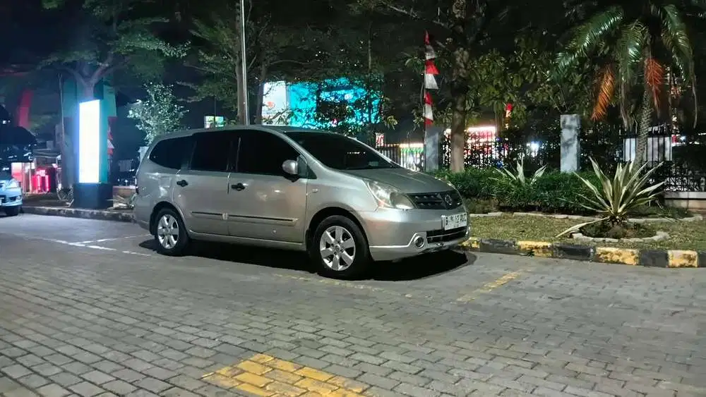 Nissan Livina 2010 Bensin