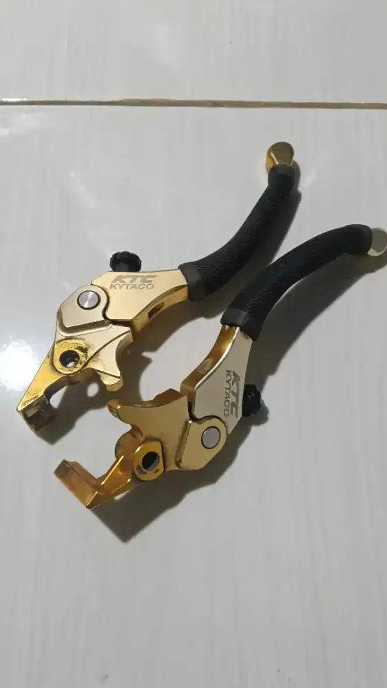 Handle rem KYT Kytaco Honda ADV 150 160 masih seger mulus gold