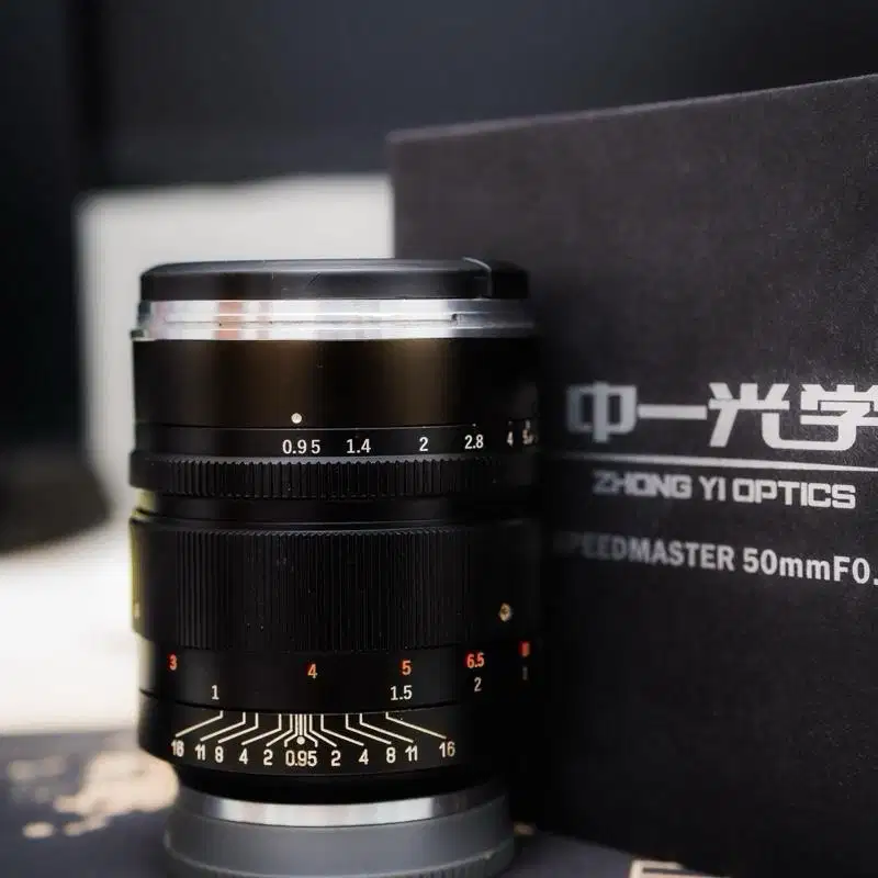 Lensa Mitakon ZhongYi Speedmaster 50mm F/0.95 Sony E-mount