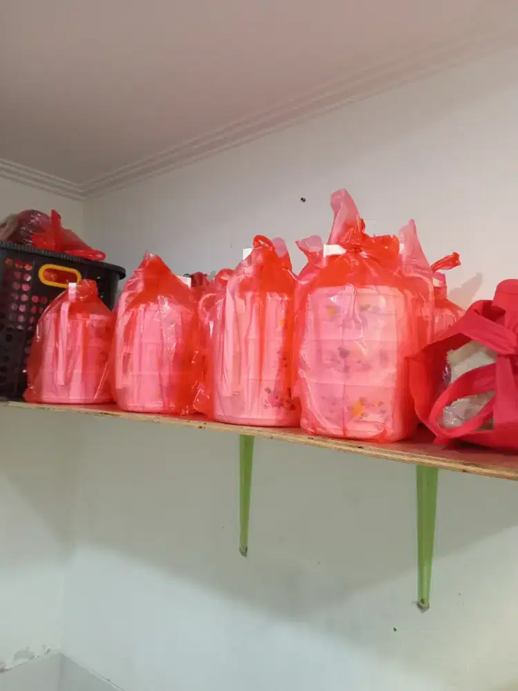 Dibutuhkan segera 1 orang asisten dapur yang sudah bisa kerja.