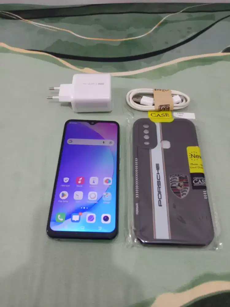 VIVO Y17 Ram 8GB warna biru muda