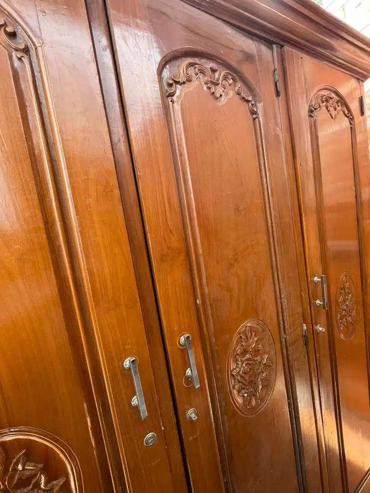 Lemari Jati Lawas 3 Pintu/ Usia sdh 22 thn leb