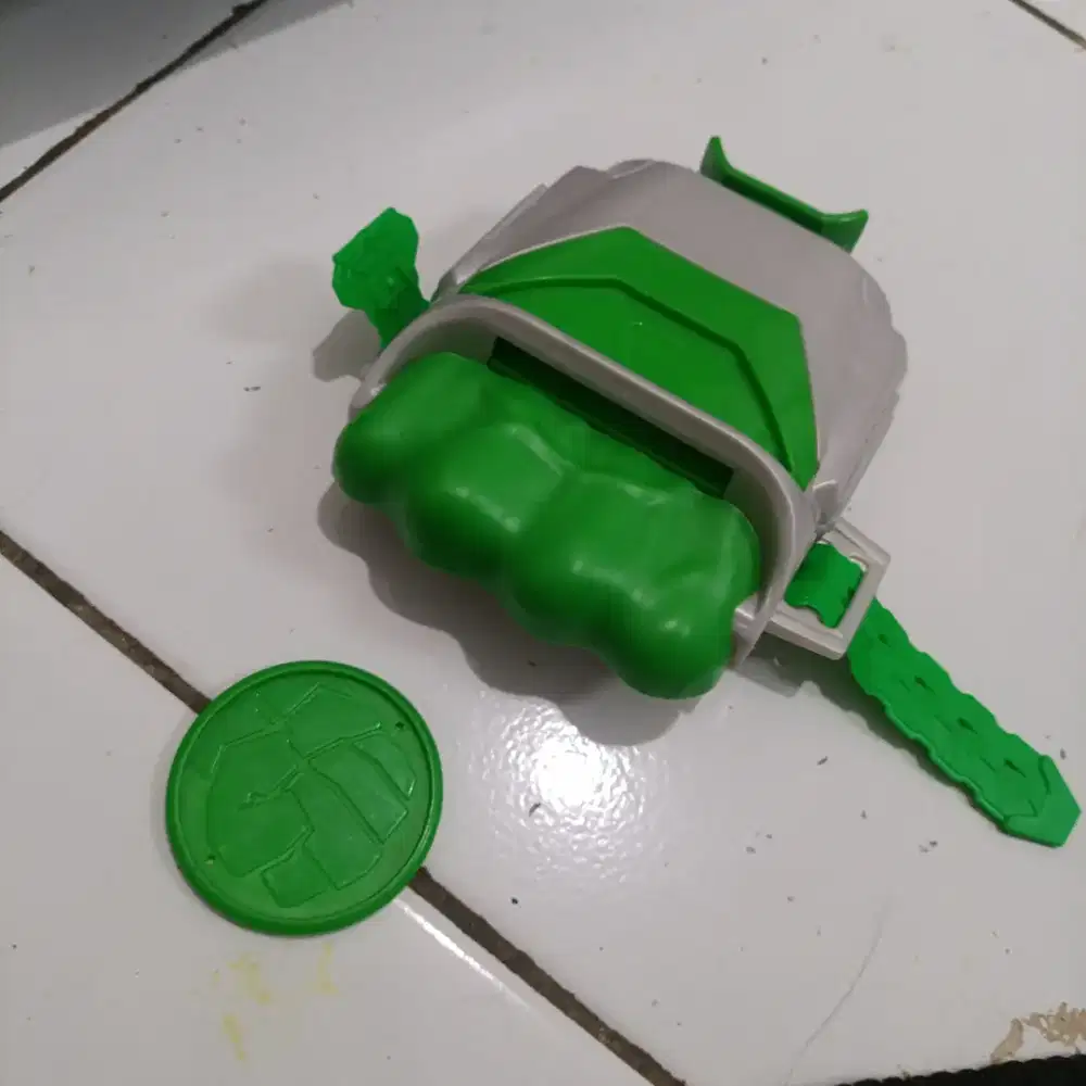 Mainan anak Hulk merk Hasbro