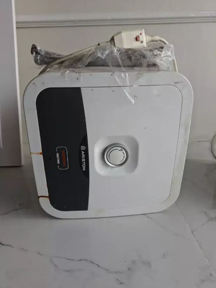 Dijual water heater listrik merk ariston