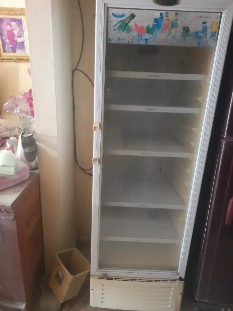 Jual showcase murah meriah