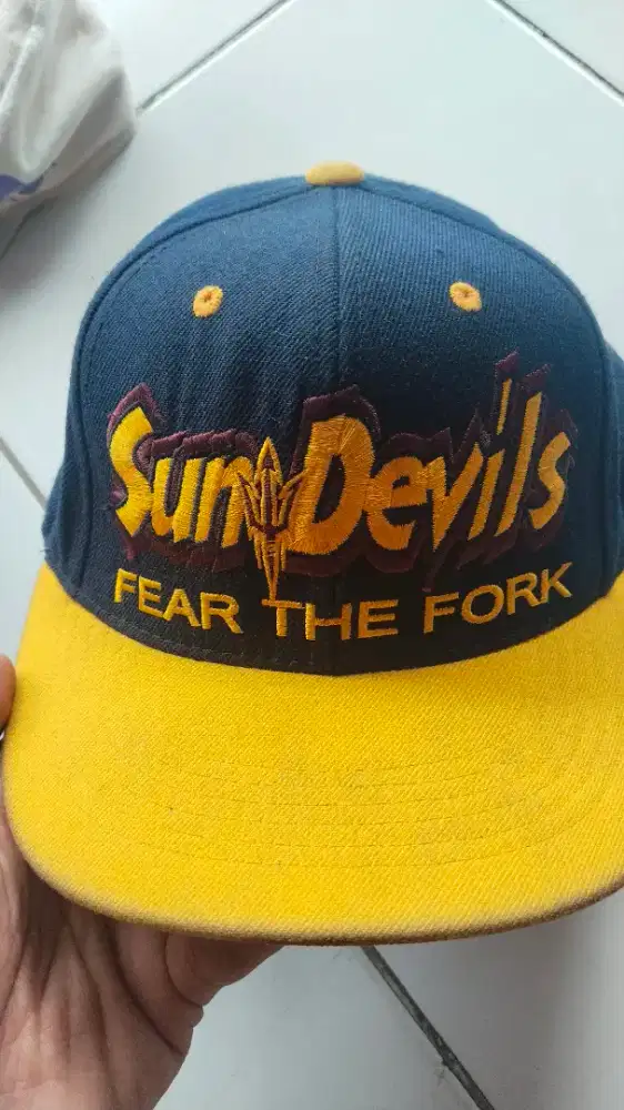 Topi punya  sendiri dari pada ga di pake mending di jual aja