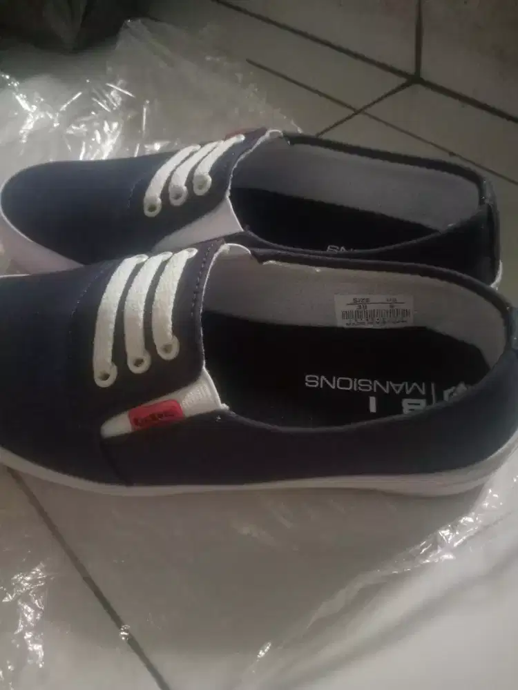 Sepatu Kickers kain nyaman