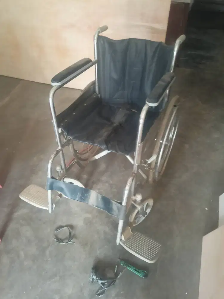 Kursi roda bekas