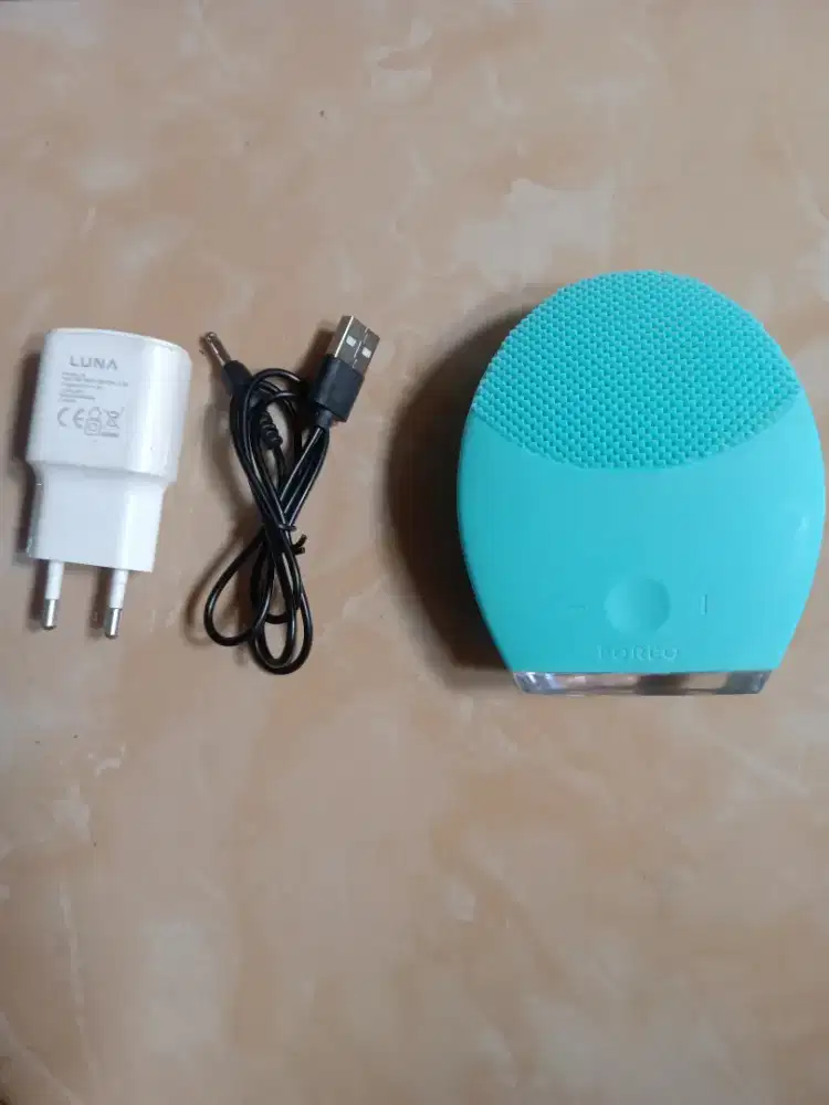 FOREO LUNA 2 four oil skin untuk membersihkan wajah permukaan dalam
