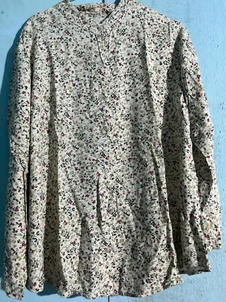 Atasan motif bunga