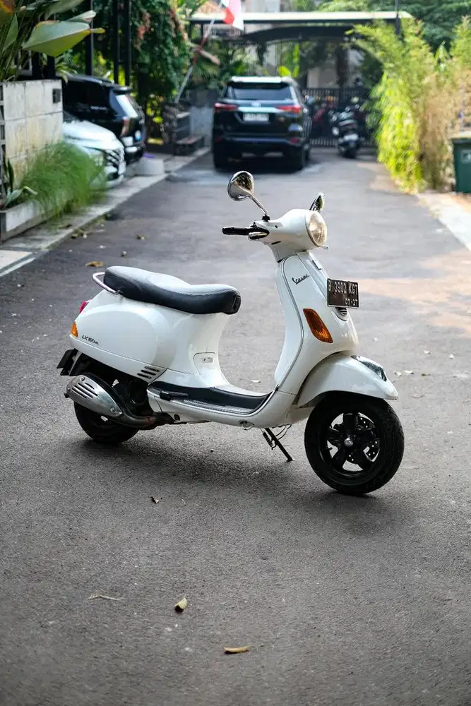 JUAL MURAH VESPA LX 150cc PUTIH