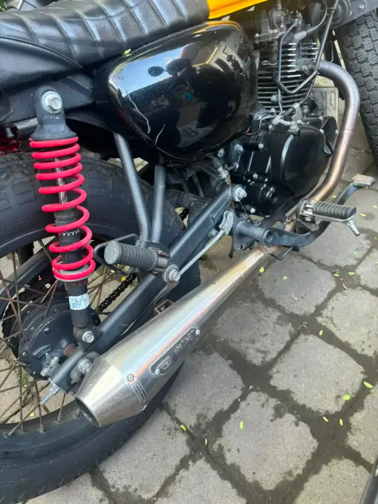 Jual motor kesayangan Kawasaki W 175 Cafe