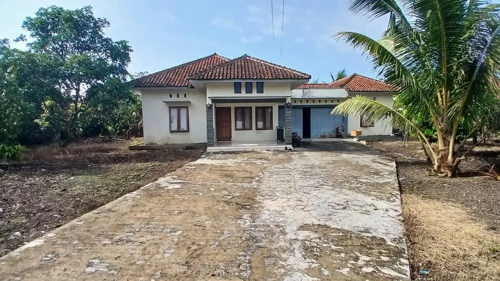 Dijual Rumah halaman sangat luas lokasi strategis