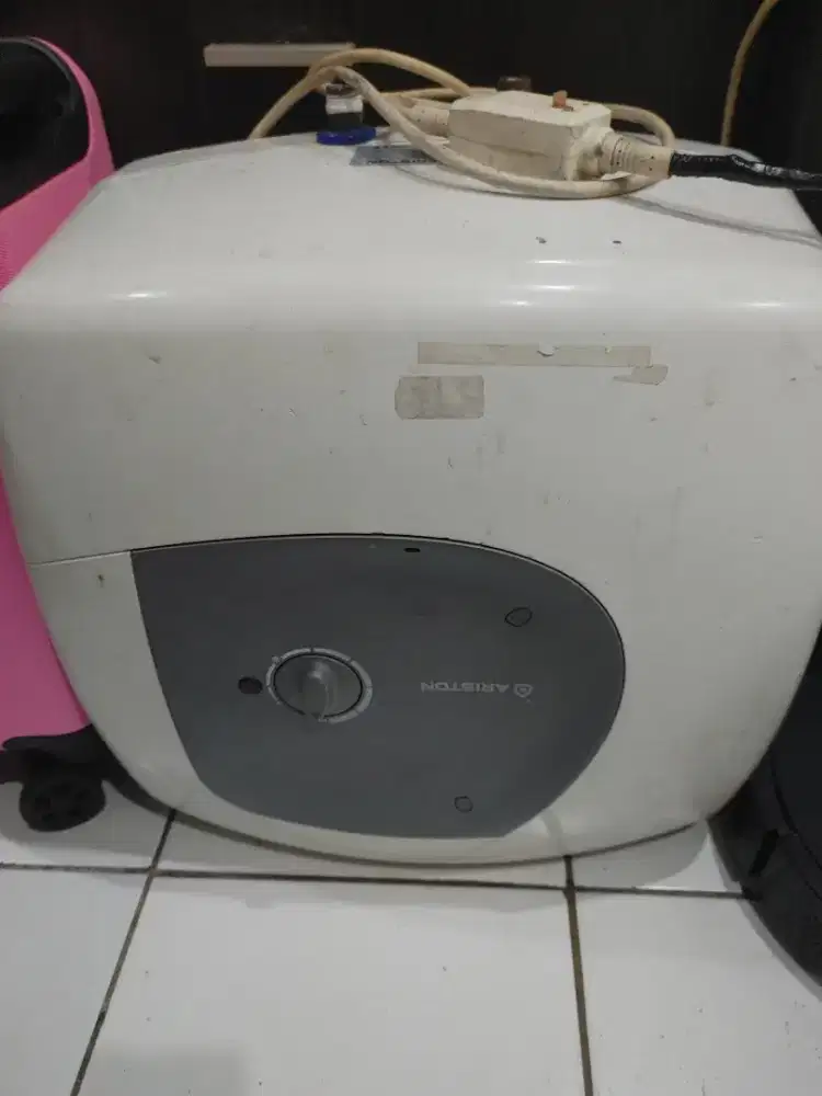 Water heater ariston 800 watt 30 liter