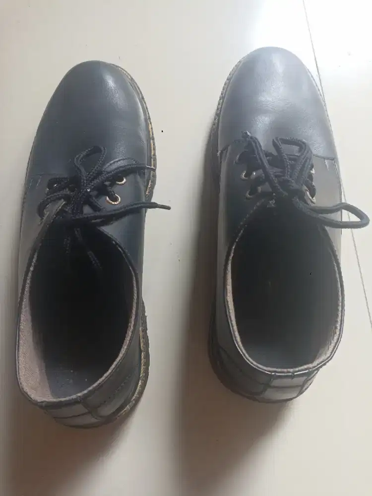 Sepatu Dr. Marten