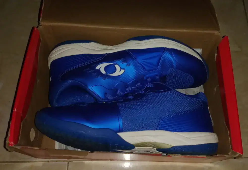 Sepatu badminton Astec biru original full set, mulus, size 45