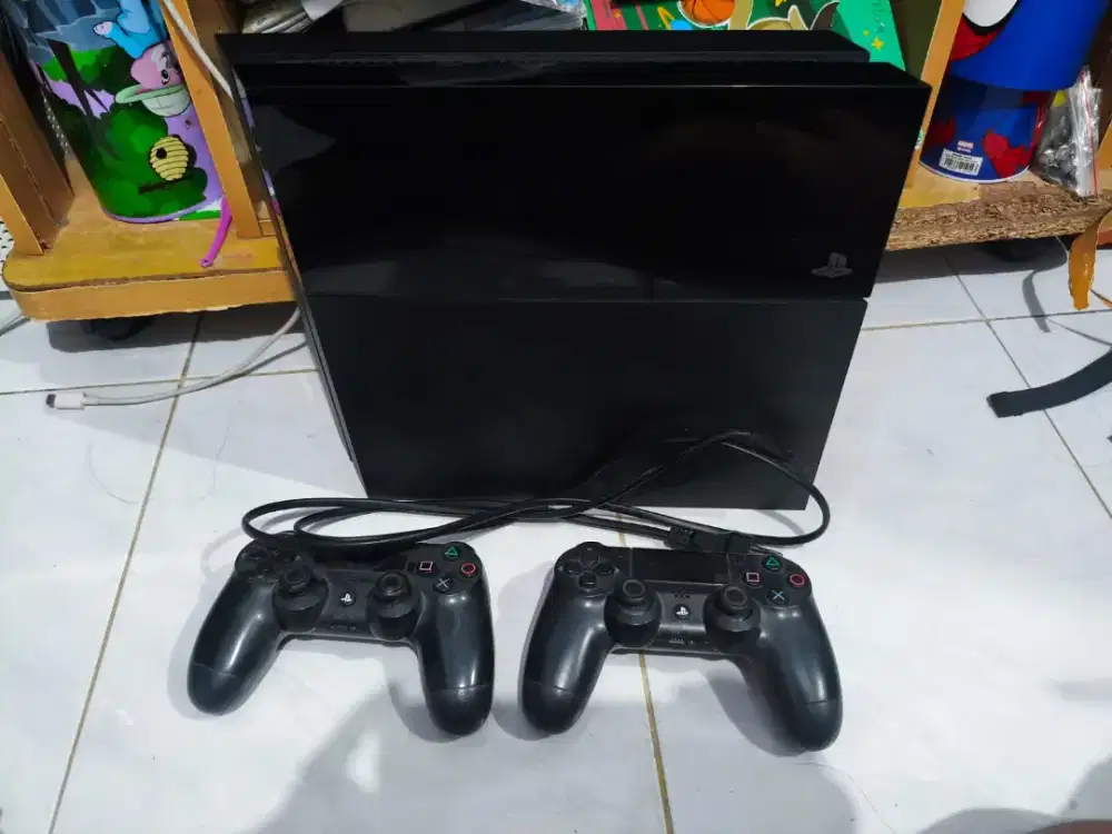PS4 Fat lengkap dengan game