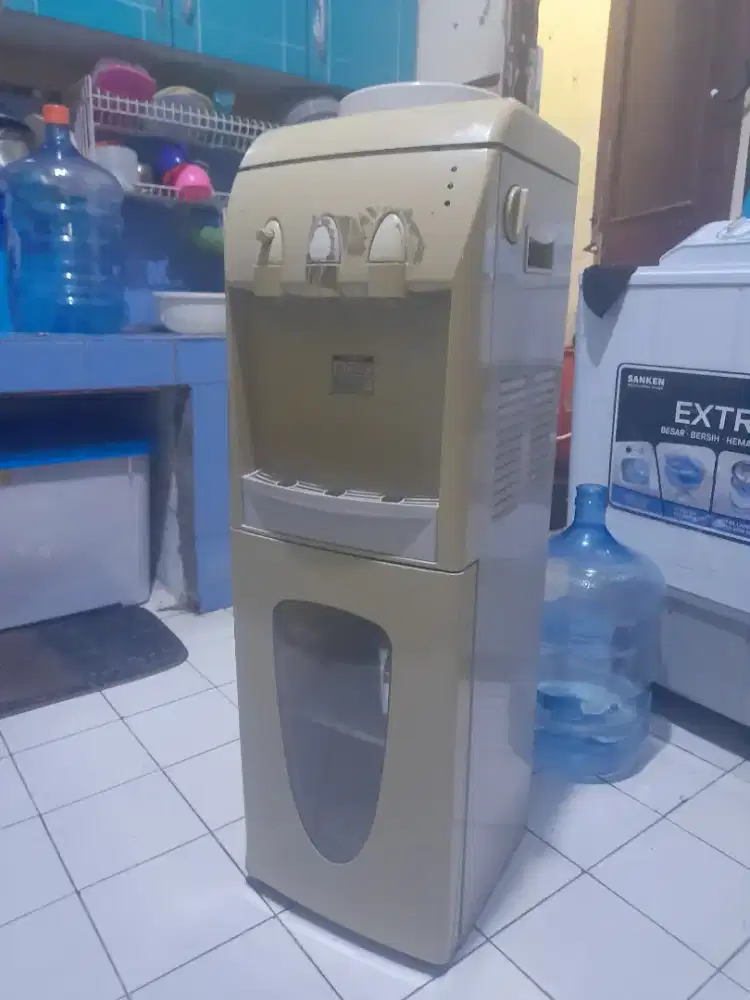 Dispenser Sanken dingin