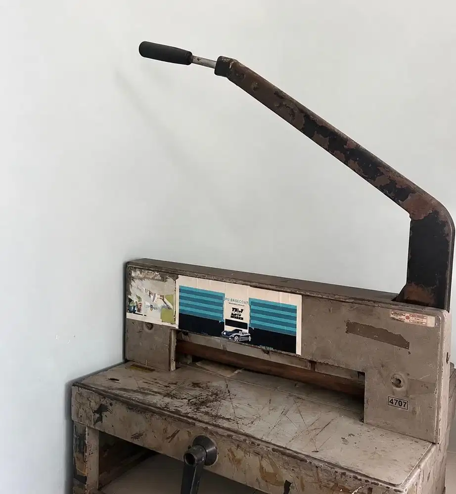 Mesin Potong Kertas 1 Rim Manual Heavy Duty Stern / IDEAL 4707