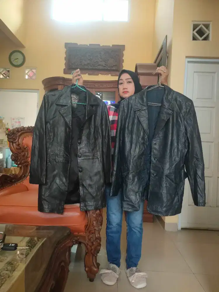 Jual 2 Bh Jacket Kulit Asli Wanita BB 50-60 kg Warna Hitam + Biru tua