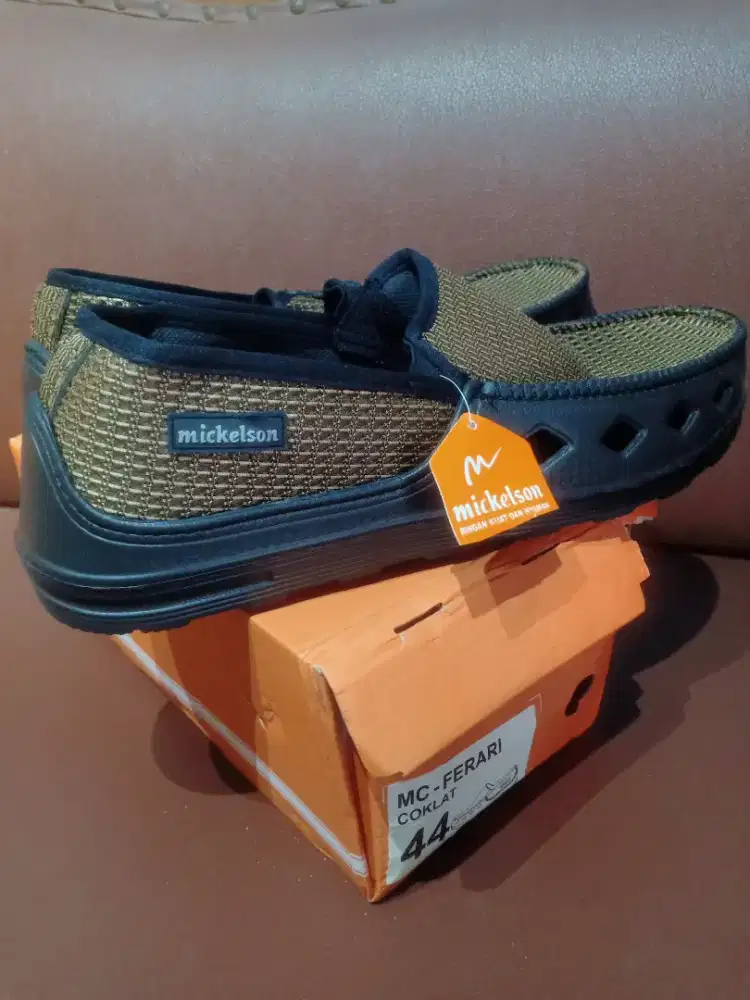 Sepatu Mickelson size 44
