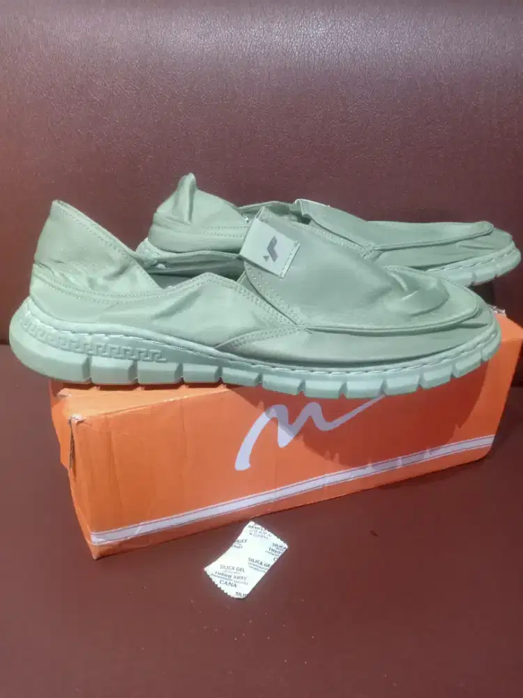 Sepatu size 44 warna green