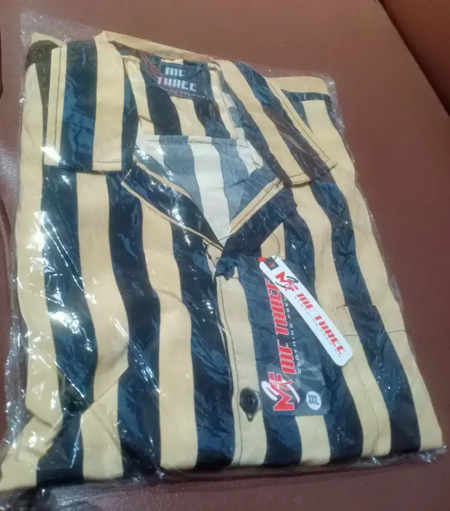 Kemeja salur garis garis krem hitam size xxxl
