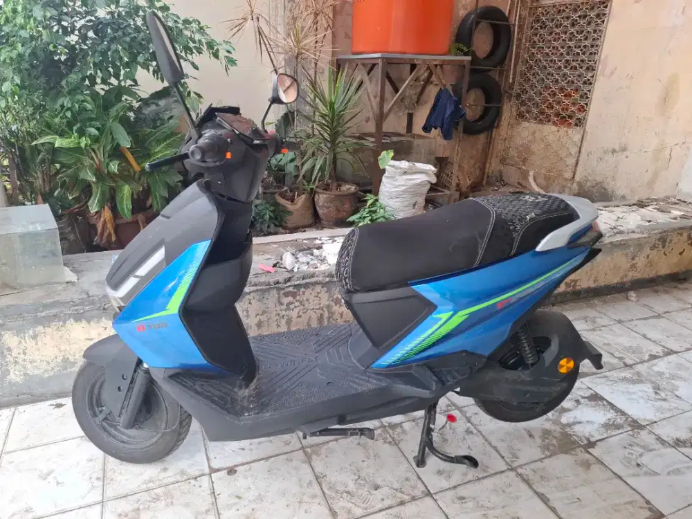 Jual cepat sepeda listrik seri T78B uwinfly masih ada garansi toko