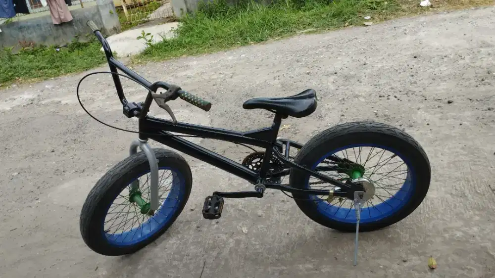 Sepeda ukuran 20 ban ukuran besar