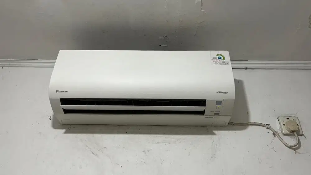 AC 1/2 PK DAIKIN MADE IN THAILAND