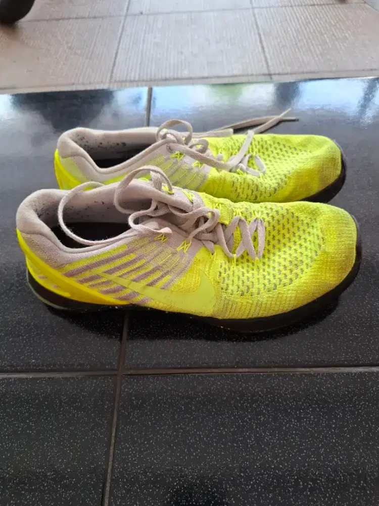 Jual sepatu nike bekas