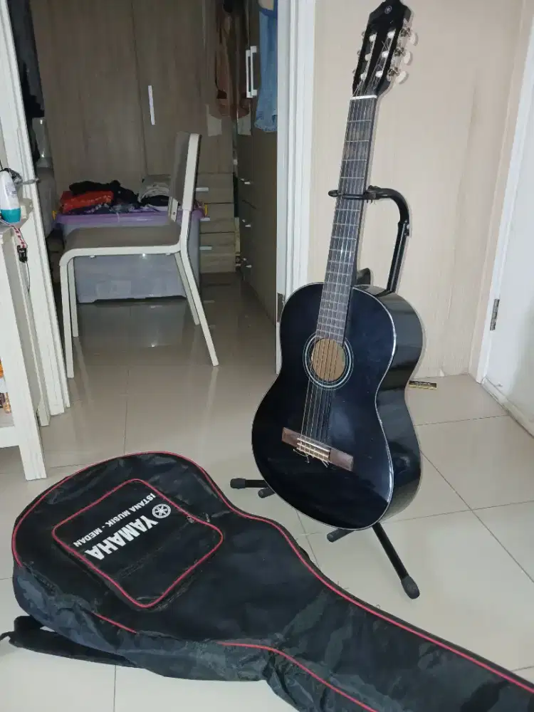 Gitar merk Yamaha