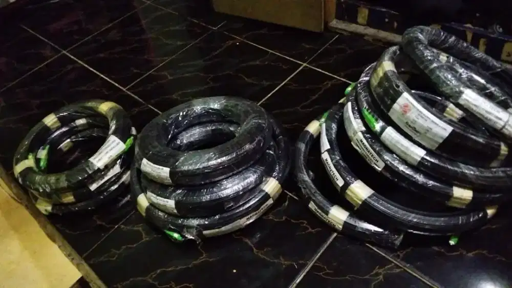 Kabel fricon optik warna hijau