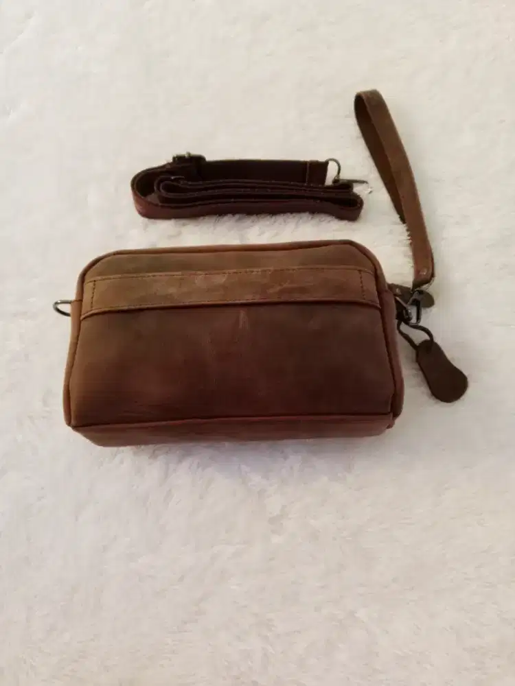 tas kulit handbag pria( size19 cm x 11 cm
harga 150 net , lokasi cilbu