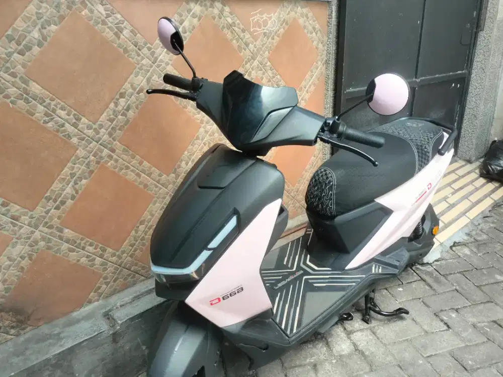 Sepeda listrik uwinfly black pink