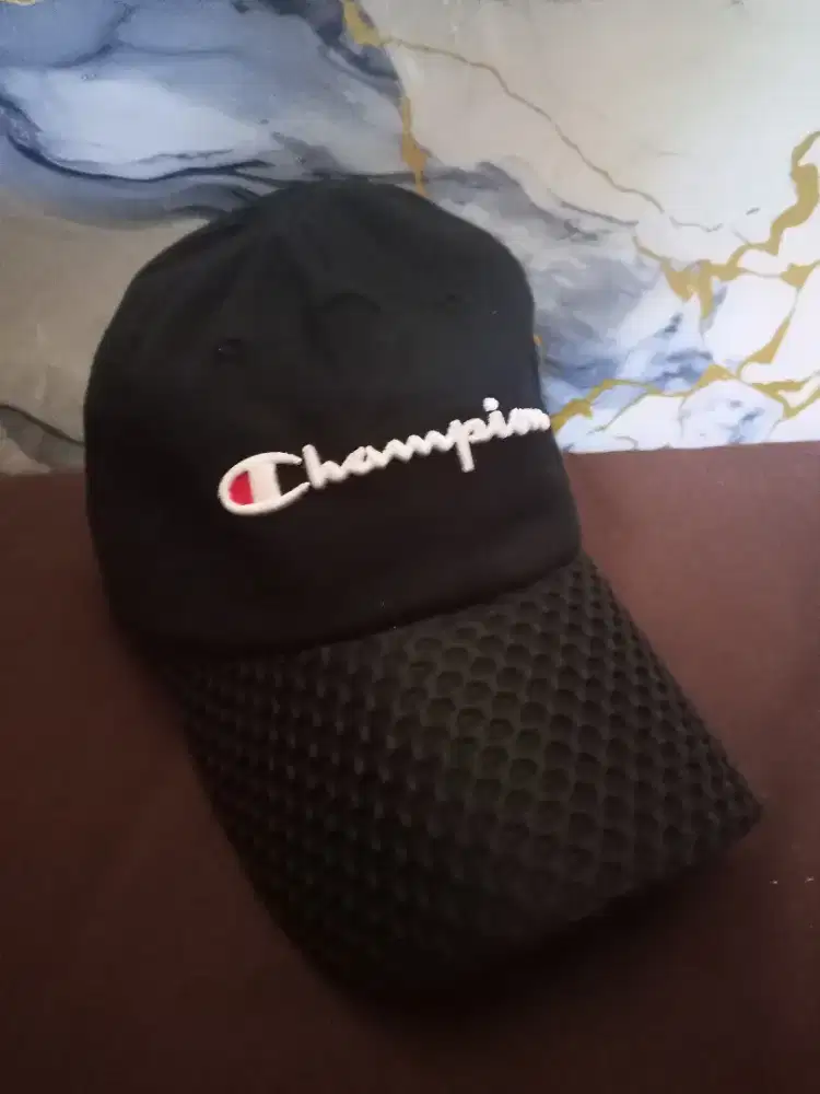 Topi Preeloved Champs and Vans