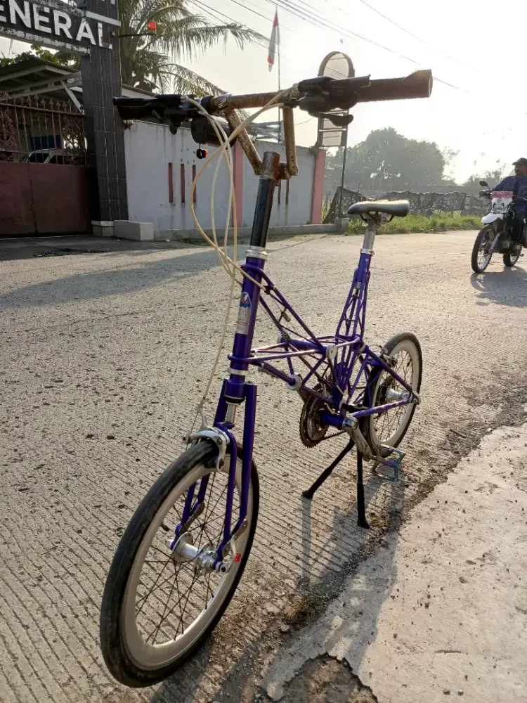 Sepeda Alex Moulton
