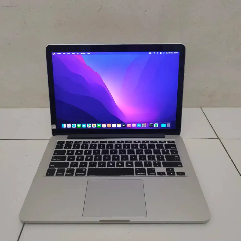 Macbook pro retina 13 inch 2015 Intel core i5 8/128 murah aja