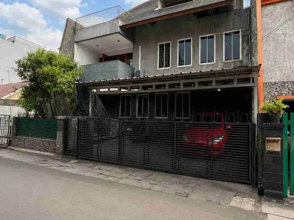 RUMAH DI LOKASI PRIME RADIO DALAM JAKARTA SELATAN