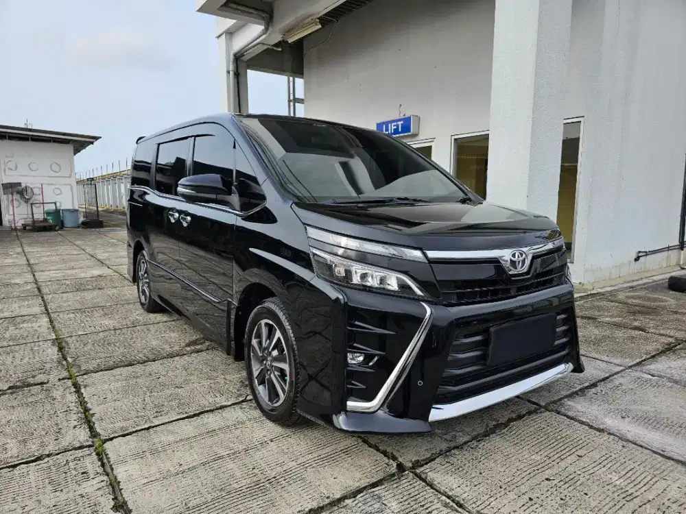 (KM 53rb) Voxy 2018 / 2019